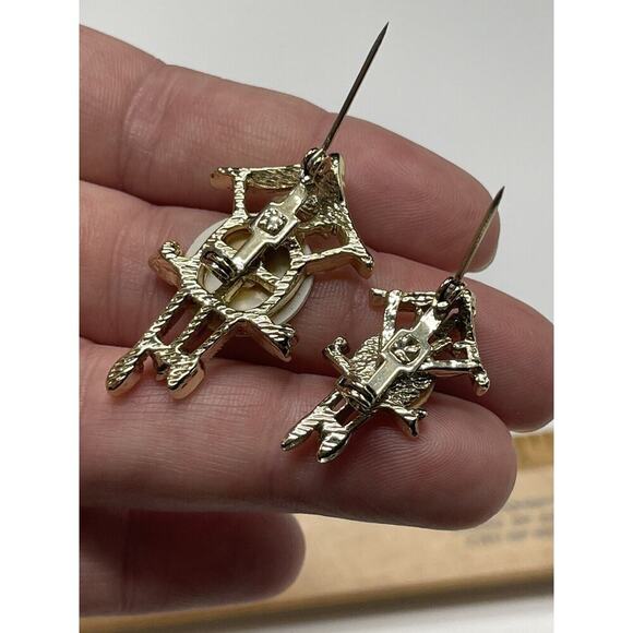 Vintage Big & Small Clock Brooch Pin with Mother of Pearl Face Pair‎ - Picture 4 of 7